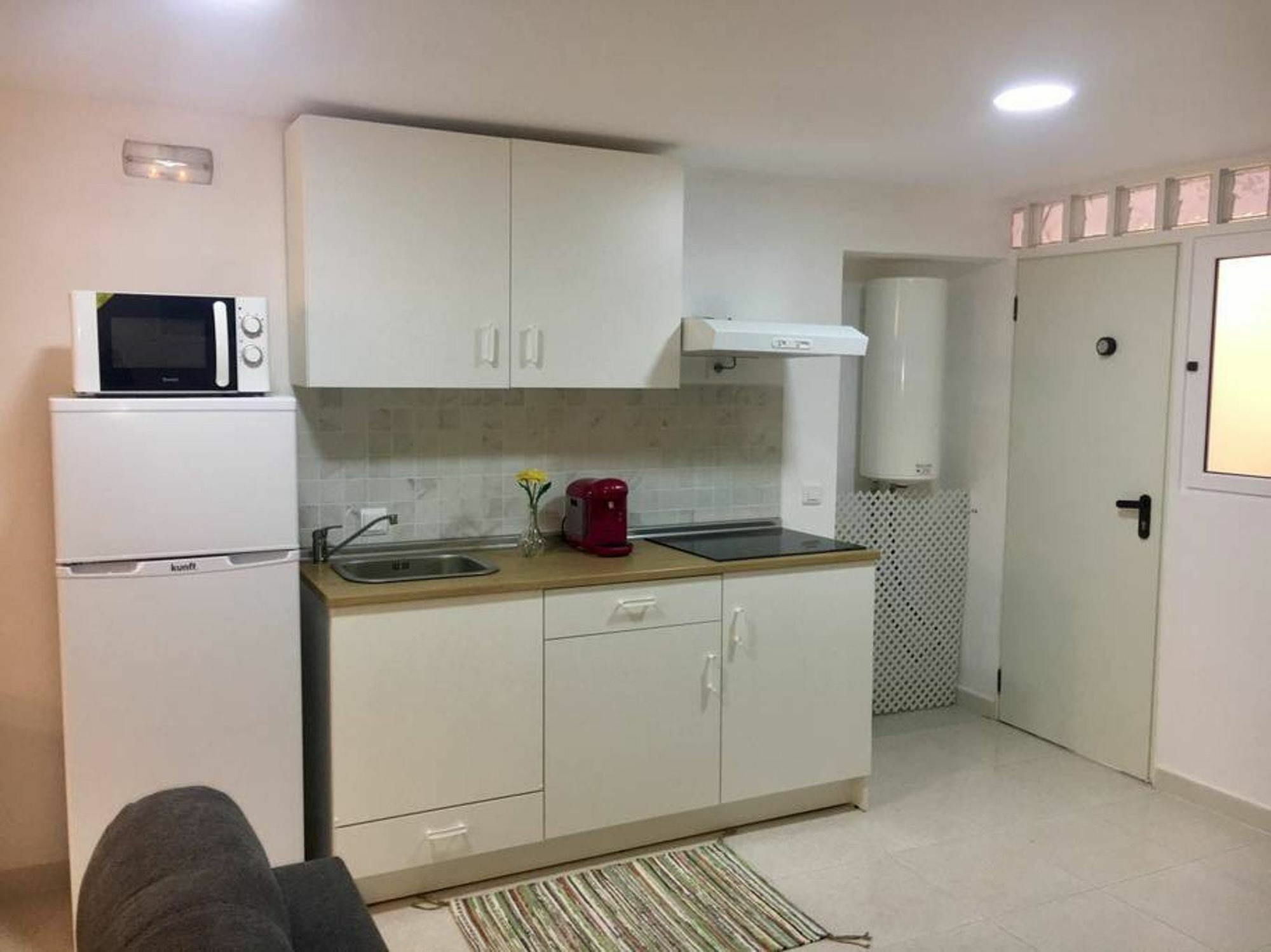 With One Bedroom In Estepona, With Pool Access And Furnished Apartamento *