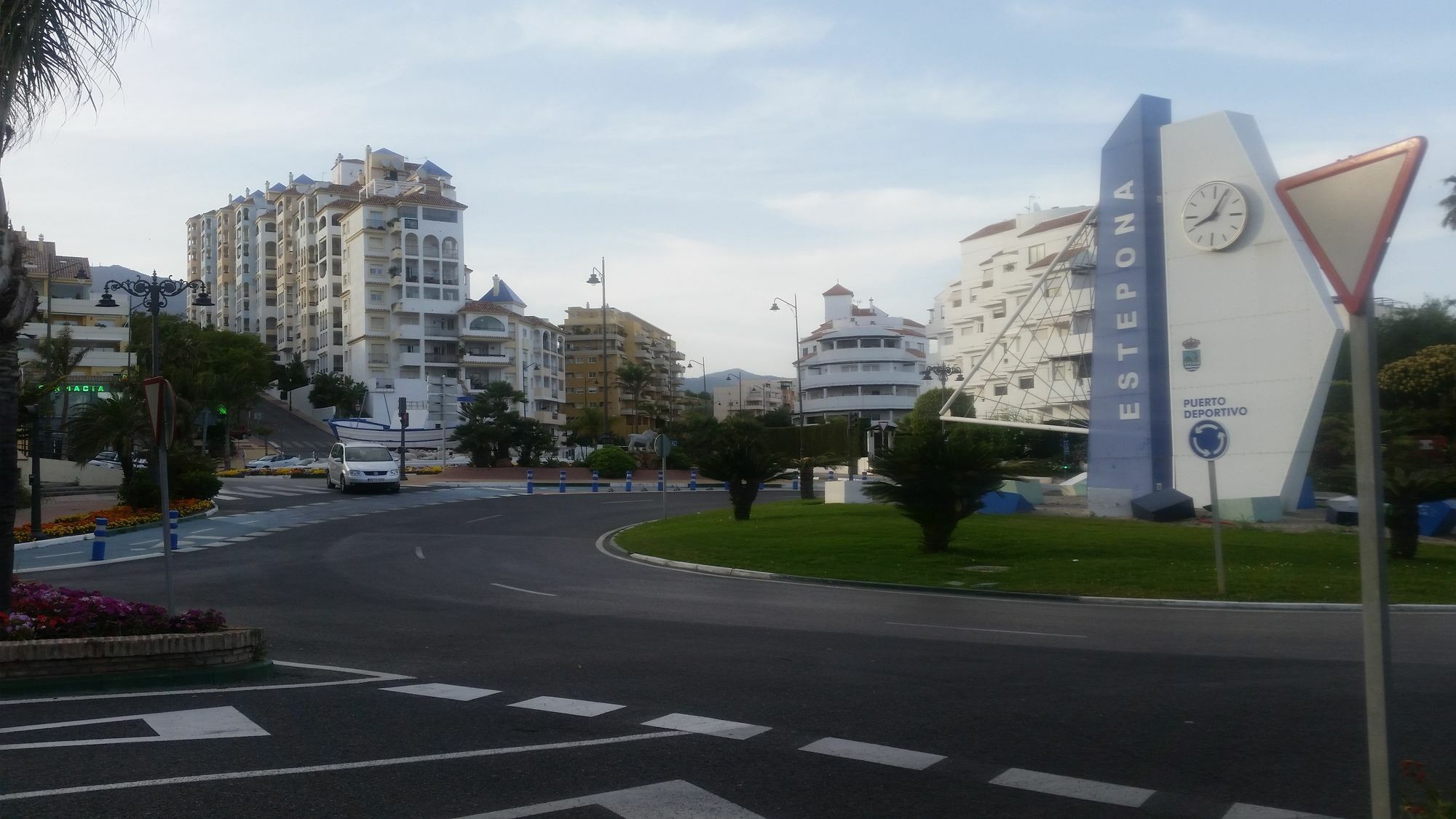 Puerto Deportivo *
