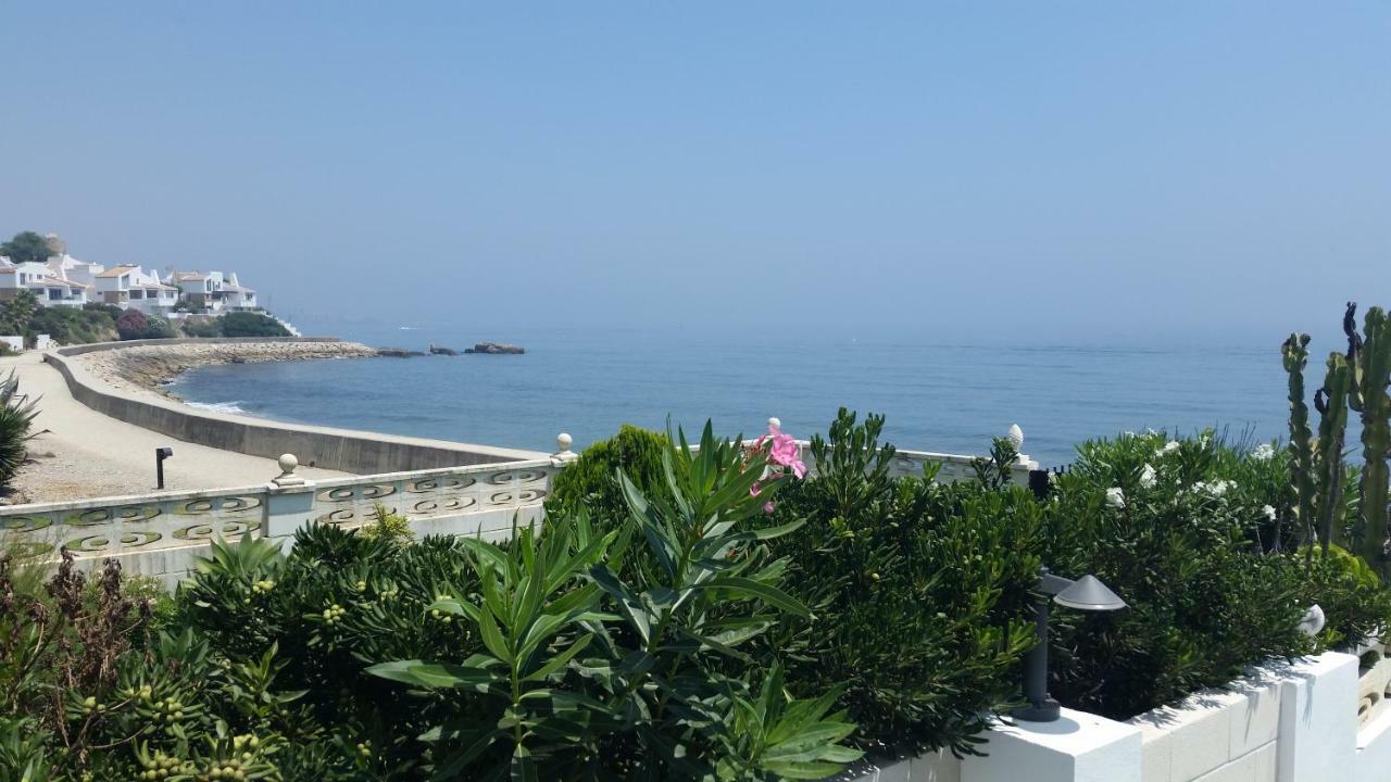 Beach-front Bahia Dorada Holiday home