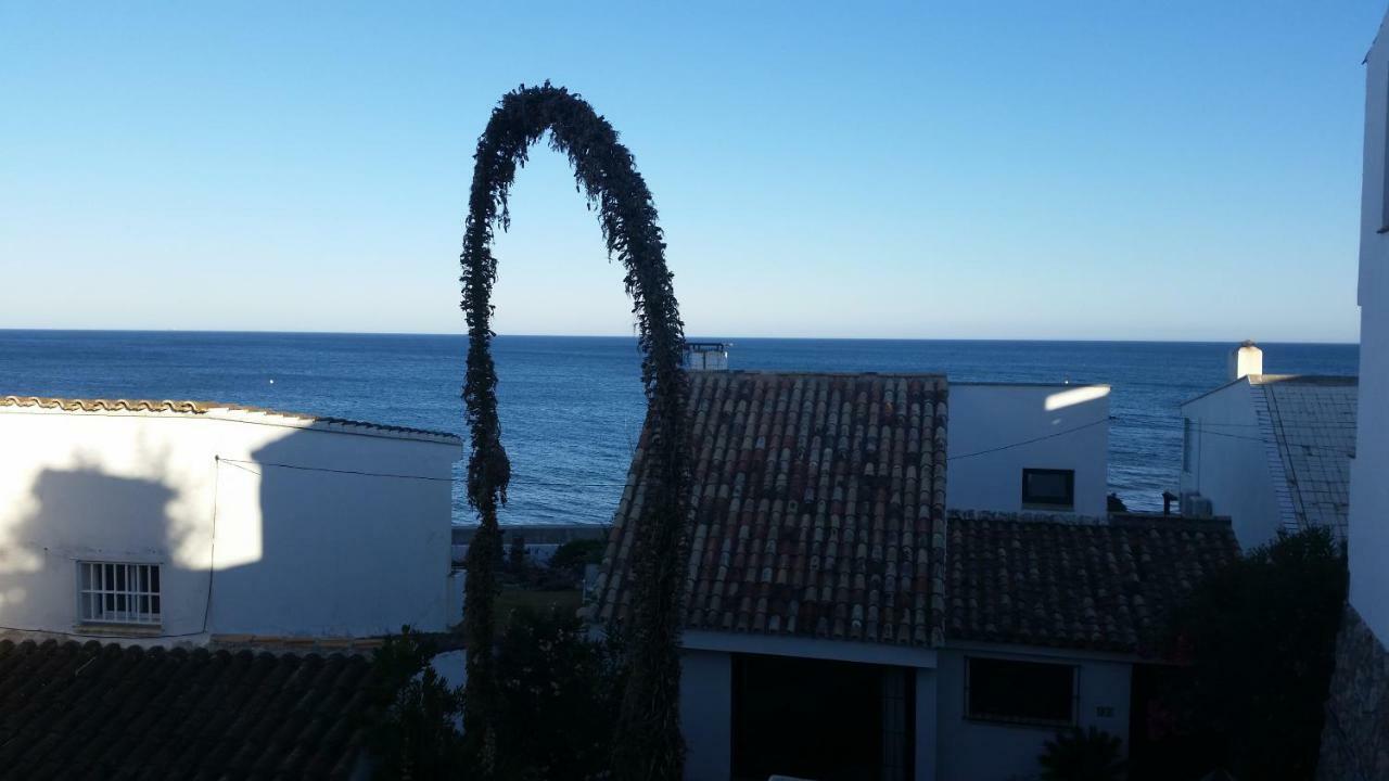 Beach-front Bahia Dorada Estepona