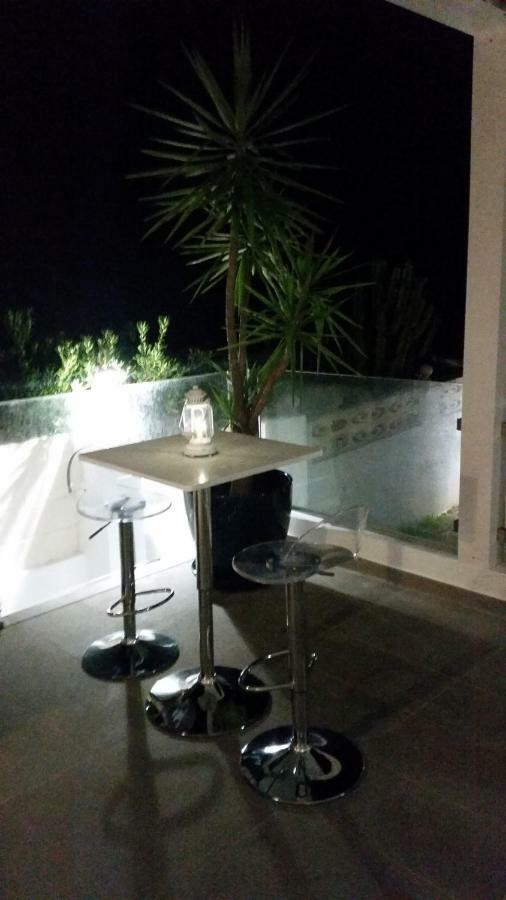 Beach-front Bahia Dorada Holiday home Estepona