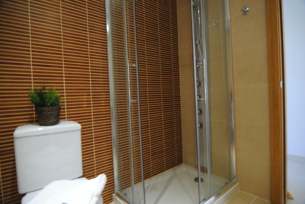 Style 2 Bedroom In The New Golden Mile Free Wifi & Parking * Estepona