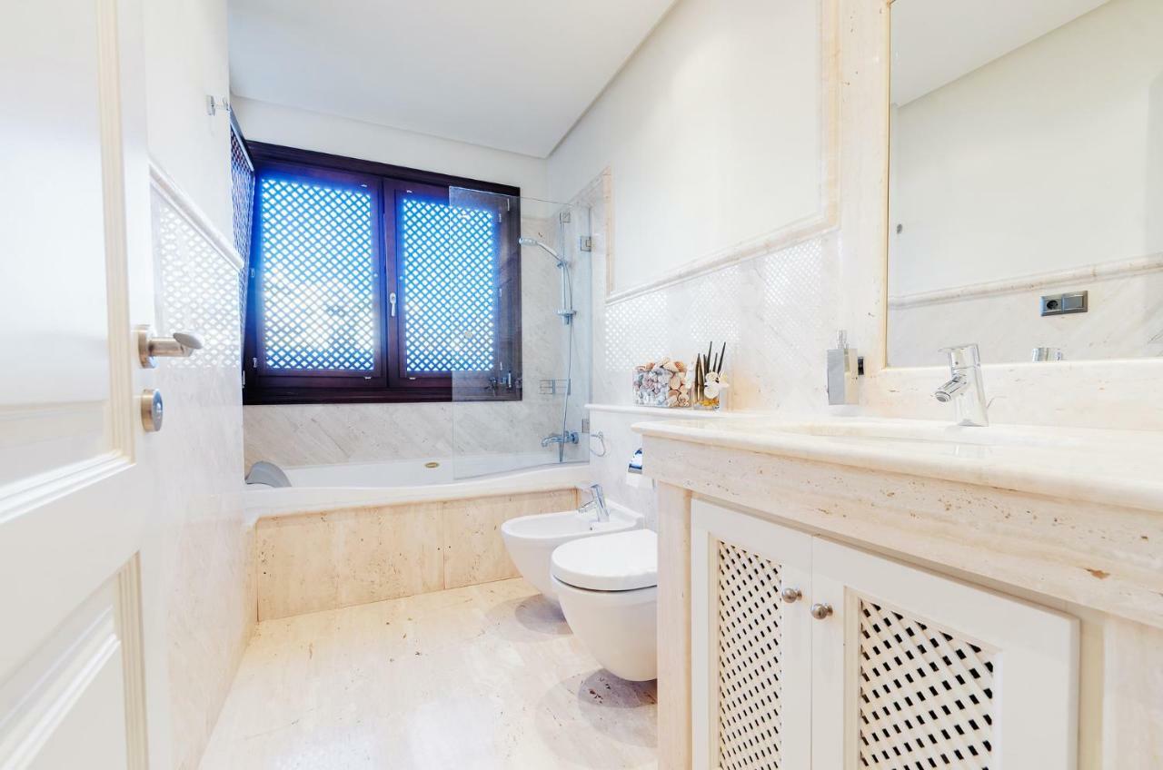 Luxury Frontal In Doncella Apartment