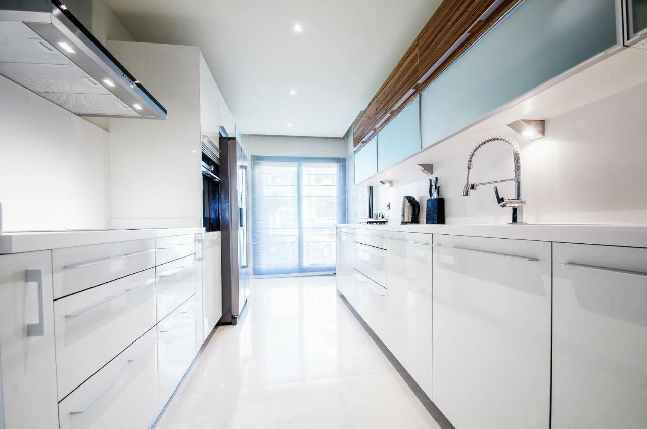 Luxury Frontal In Doncella Apartment