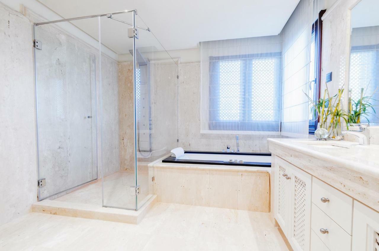Luxury Frontal In Doncella Apartment *