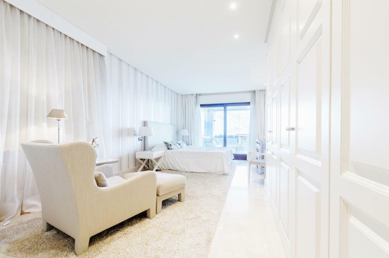 Luxury Frontal In Doncella Apartment *