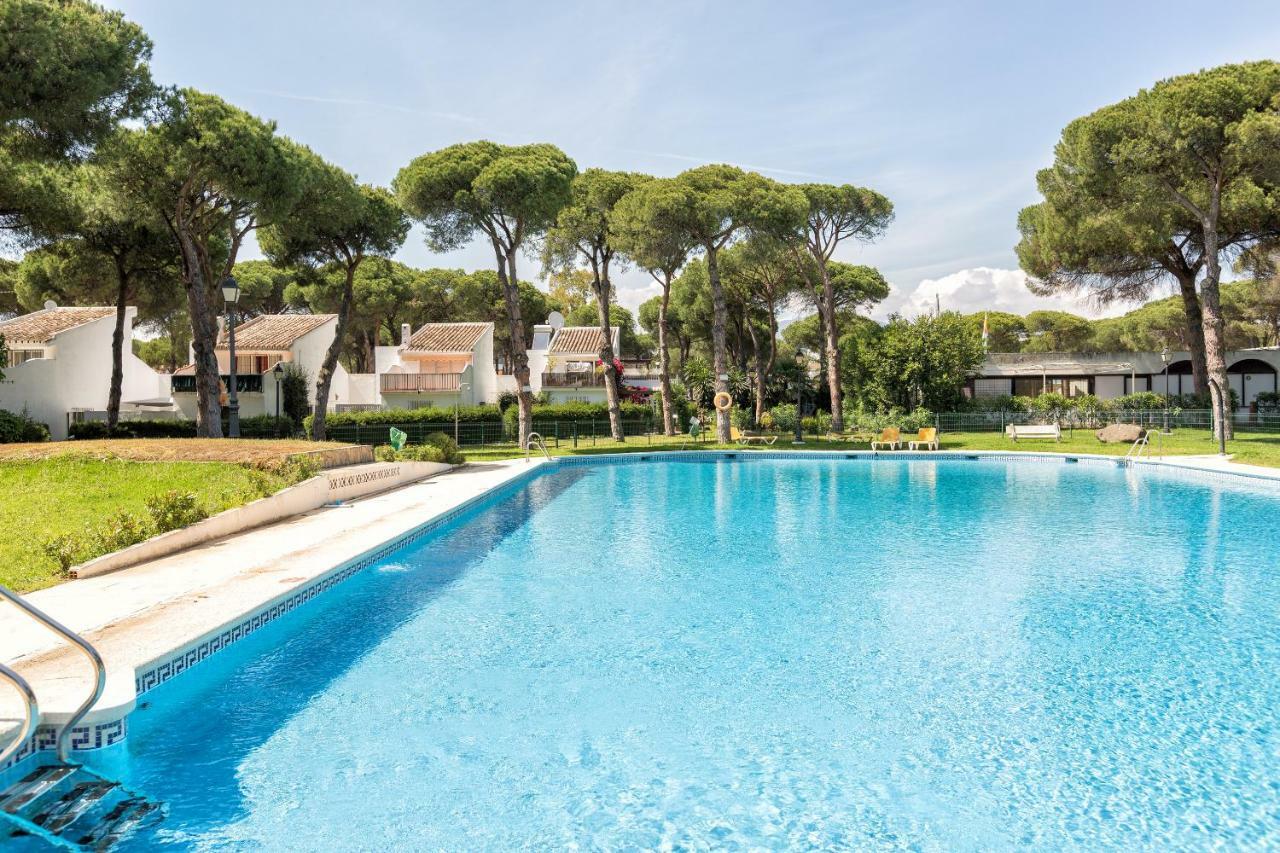 Beachside Cosy With Pool *