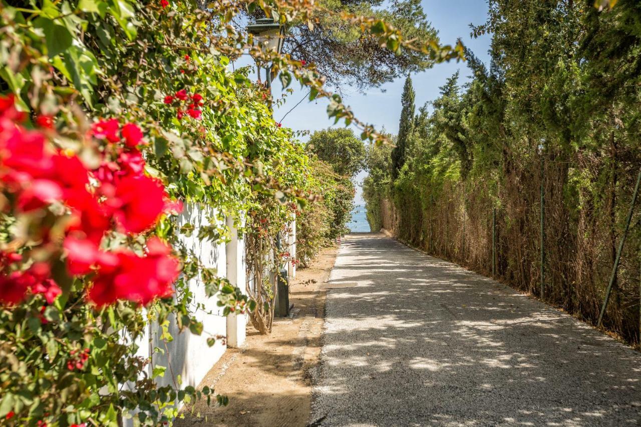 Beachside Cosy With Pool * Estepona