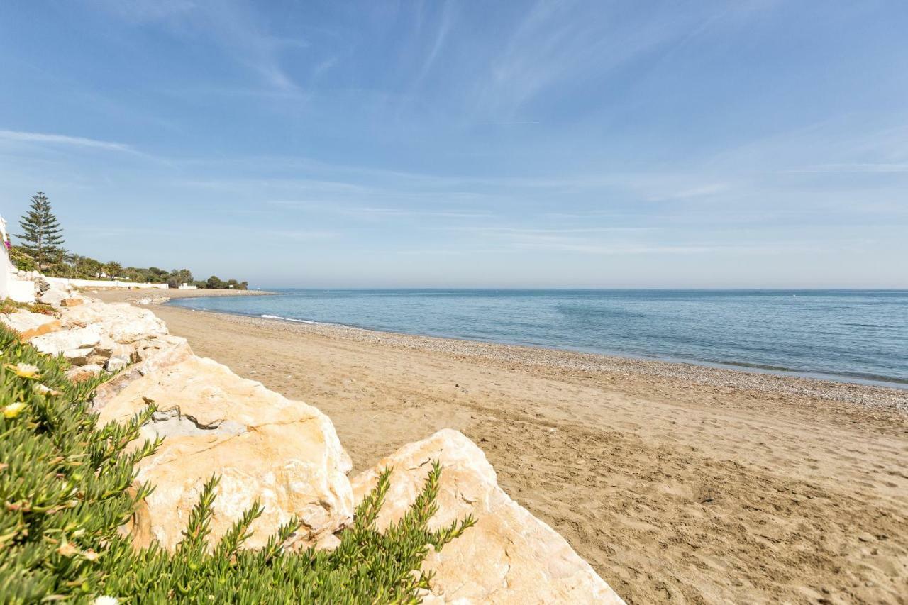 Beachside Cosy With Pool Apartment