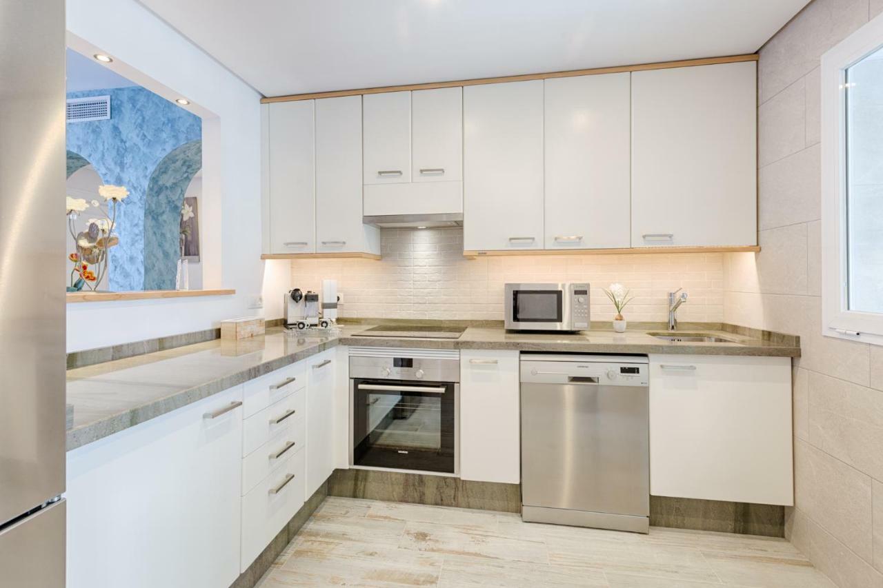 Sea & Mountain View Penthouse *