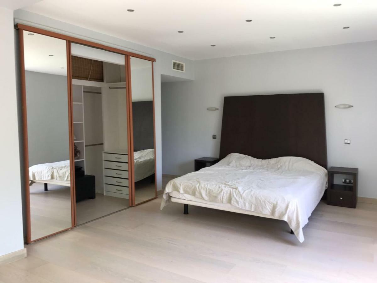 With Heated Pool And Jacuzzi Close To Puerto Banus And Estepona