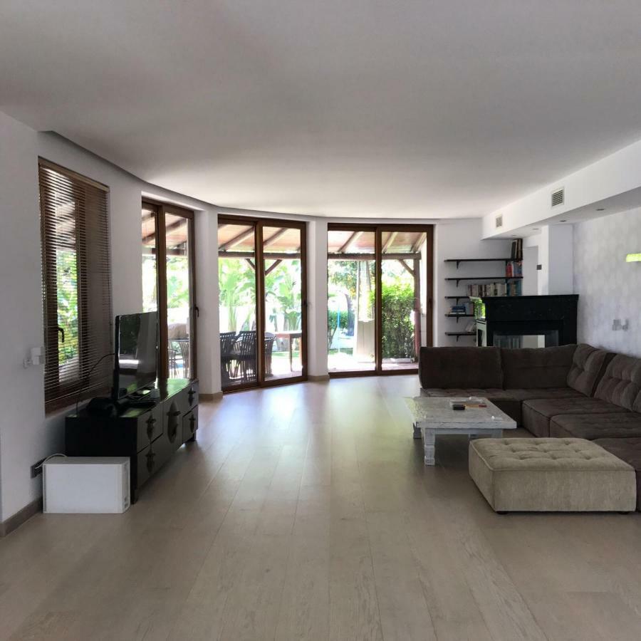 Villa With Heated Pool And Jacuzzi Close To Puerto Banus And
