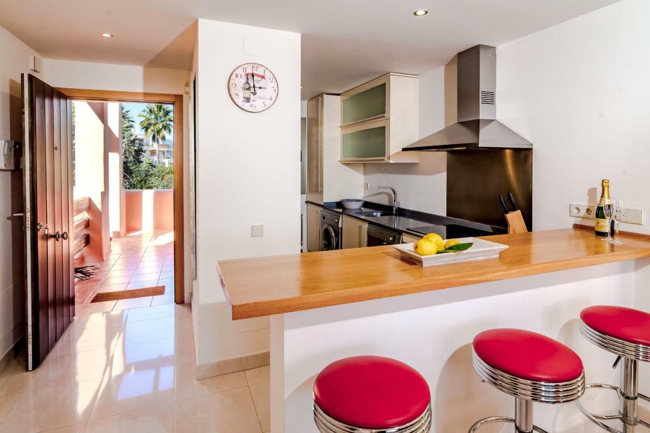 Seaview Luxury Penthouse 24 Hour Security And Underground Parking Estepona