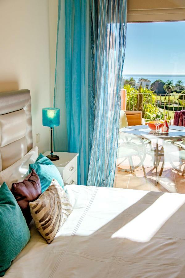 Seaview Luxury Penthouse 24 Hour Security And Underground Parking