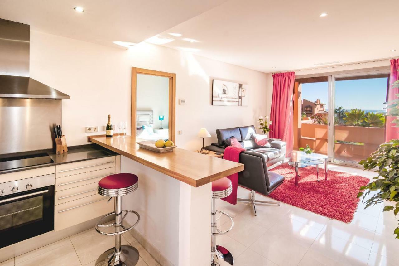 Seaview Luxury Penthouse 24 Hour Security And Underground Parking