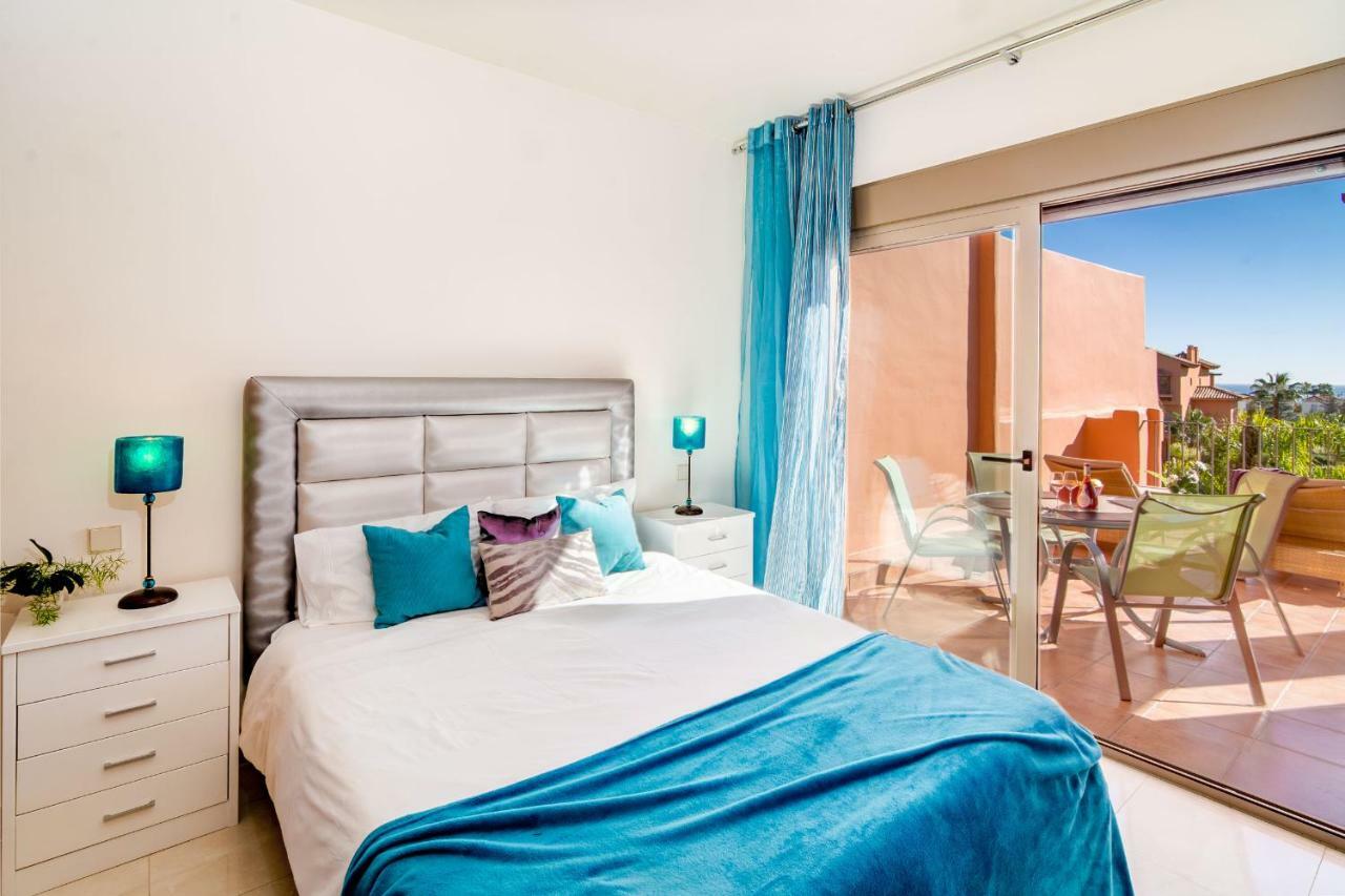 Seaview Luxury Penthouse 24 Hour Security And Underground Parking *