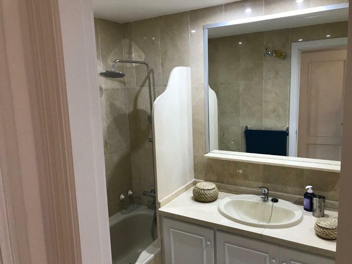 Marbella - Frontline Apartment