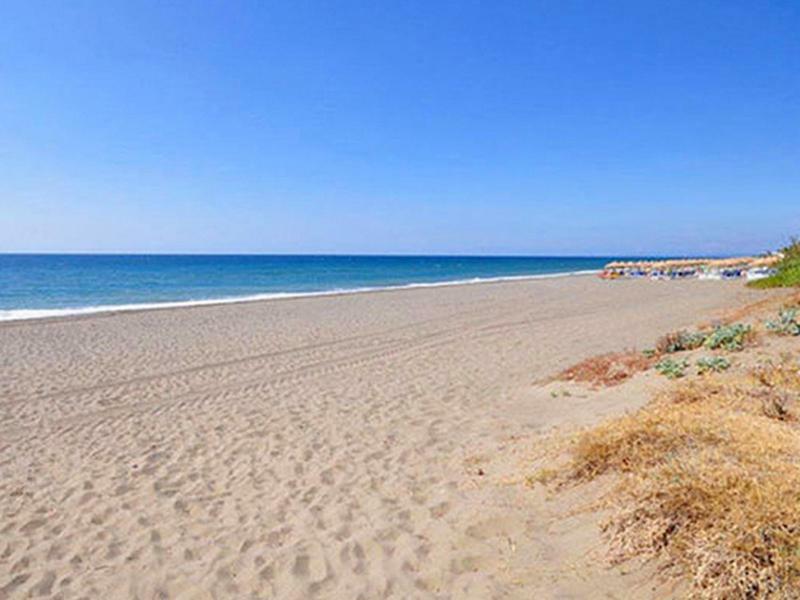 Apartamento Amueblado Estepona-marbella Un Dormitorio, 2 Camas, Sofa Cama Salon, A 1 Km Playa, Cortas Temporadas. Estepona