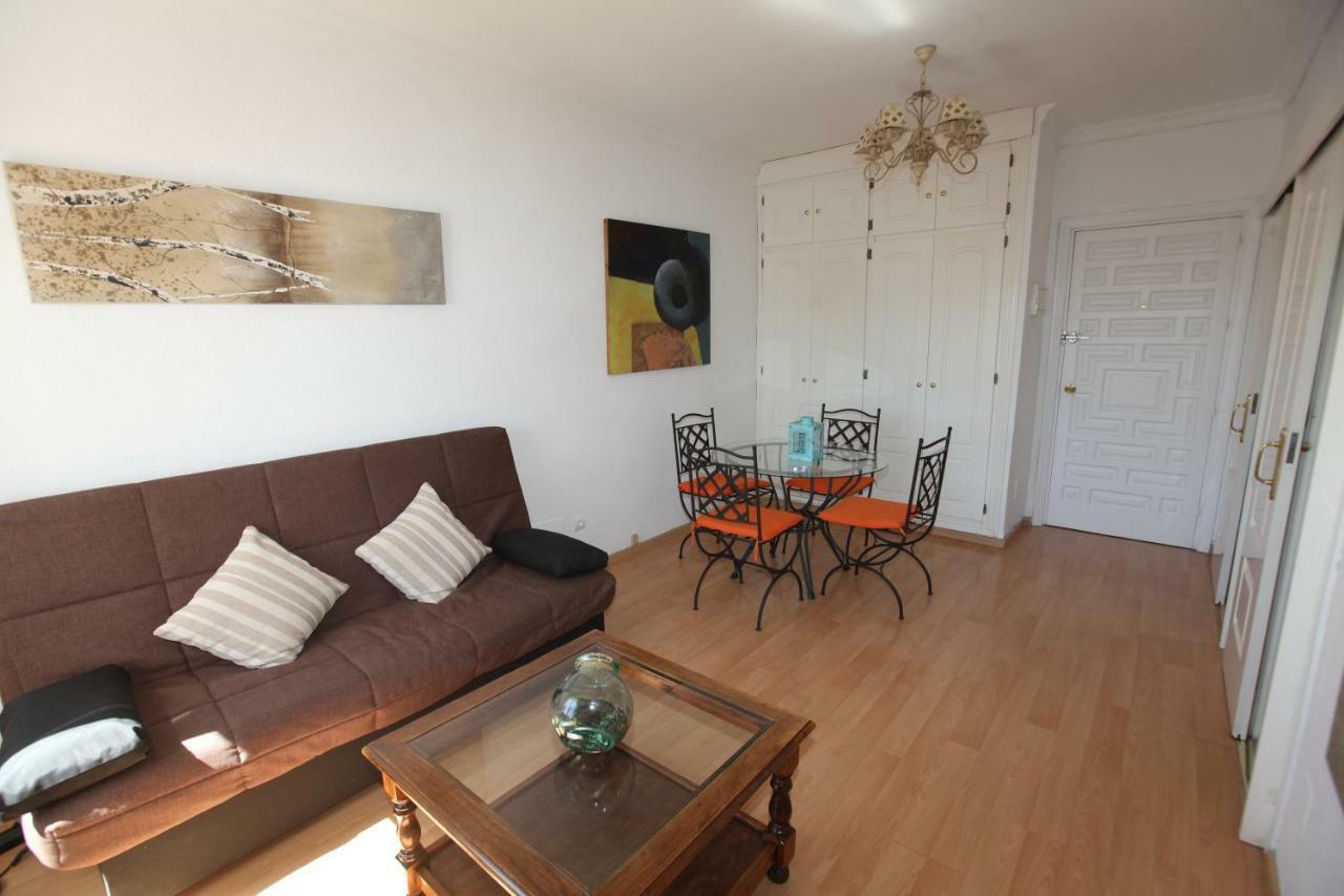 Apartamento Amueblado Estepona-marbella Un Dormitorio, 2 Camas, Sofa Cama Salon, A 1 Km Playa, Cortas Temporadas. Apartment