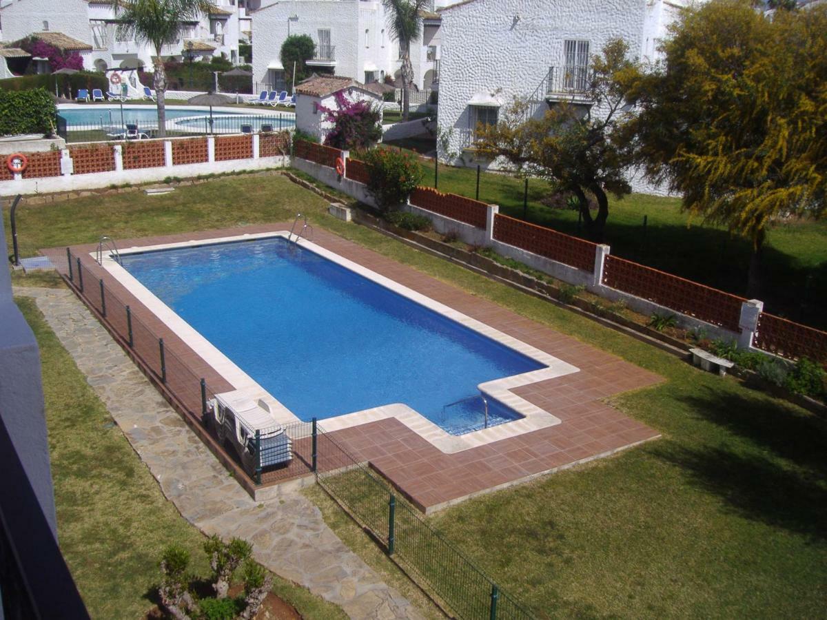 Apartamento Amueblado Estepona-marbella Un Dormitorio, 2 Camas, Sofa Cama Salon, A 1 Km Playa, Cortas Temporadas.