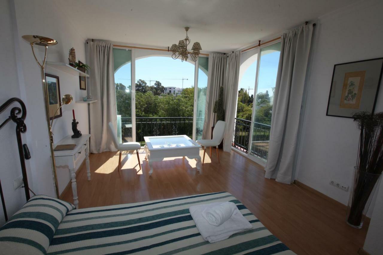 Apartamento Amueblado Estepona-marbella Un Dormitorio, 2 Camas, Sofa Cama Salon, A 1 Km Playa, Cortas Temporadas. * Estepona