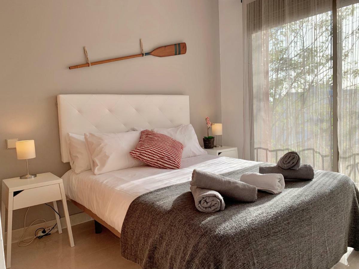 Apartment Style 2 Bedroom In The New Golden Mile Free Wifi & Parking