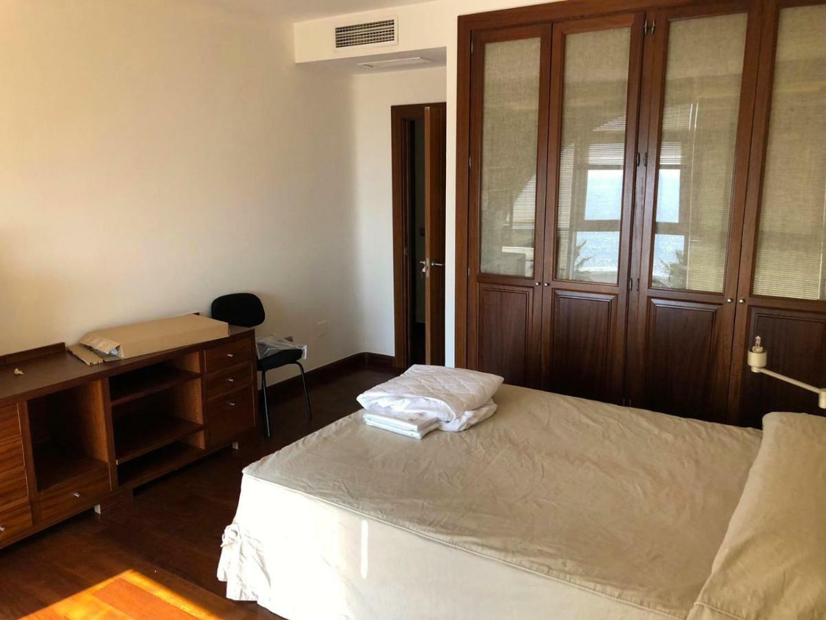 Atico-duplex Primera Linea De Playa En El Centro De Estepona