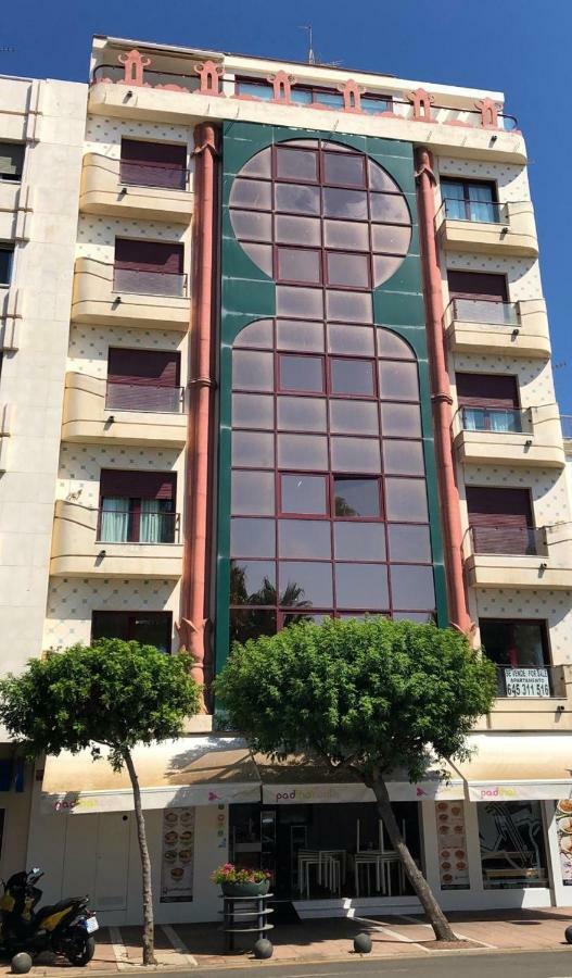 Atico-duplex Primera Linea De Playa En El Centro De Estepona