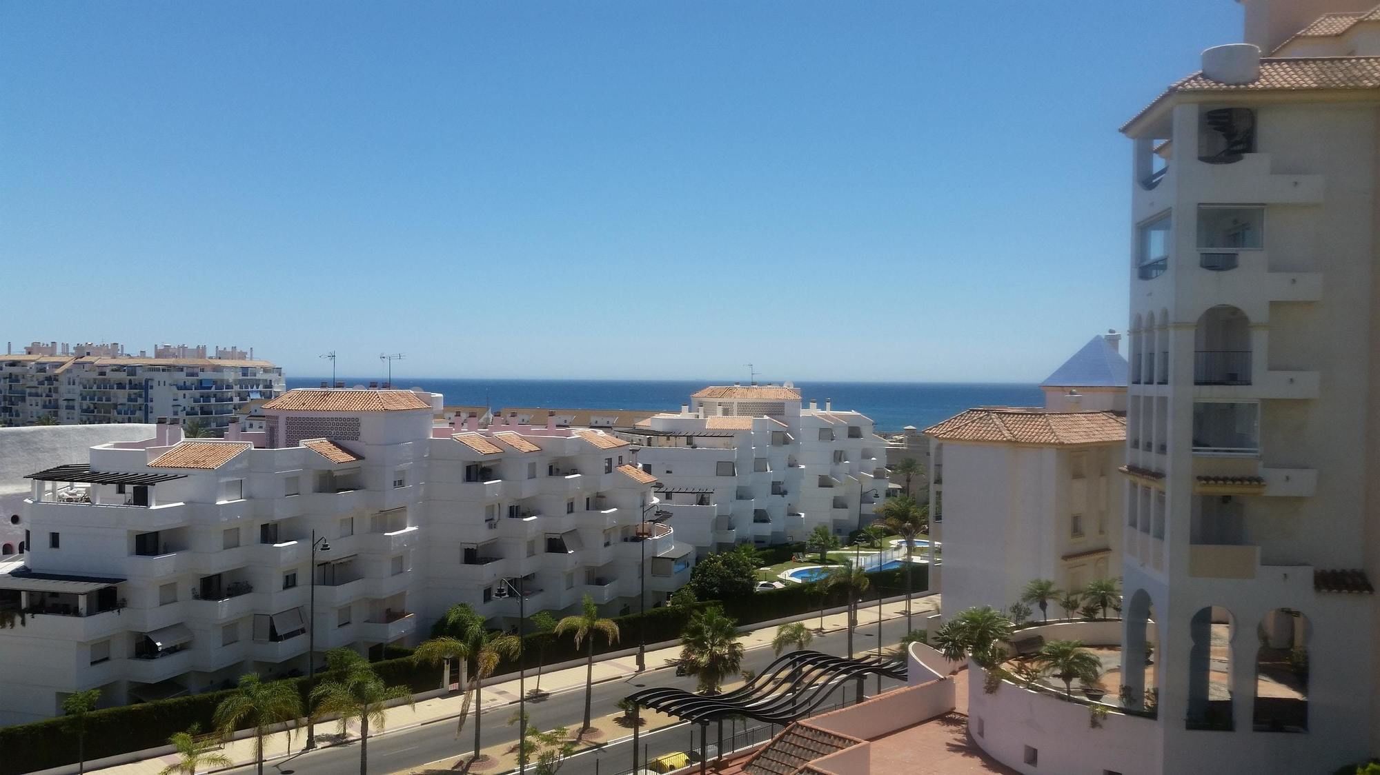 With 2 Bedrooms In Estepona, With Wonderful Sea View, Pool A Apartment Estepona