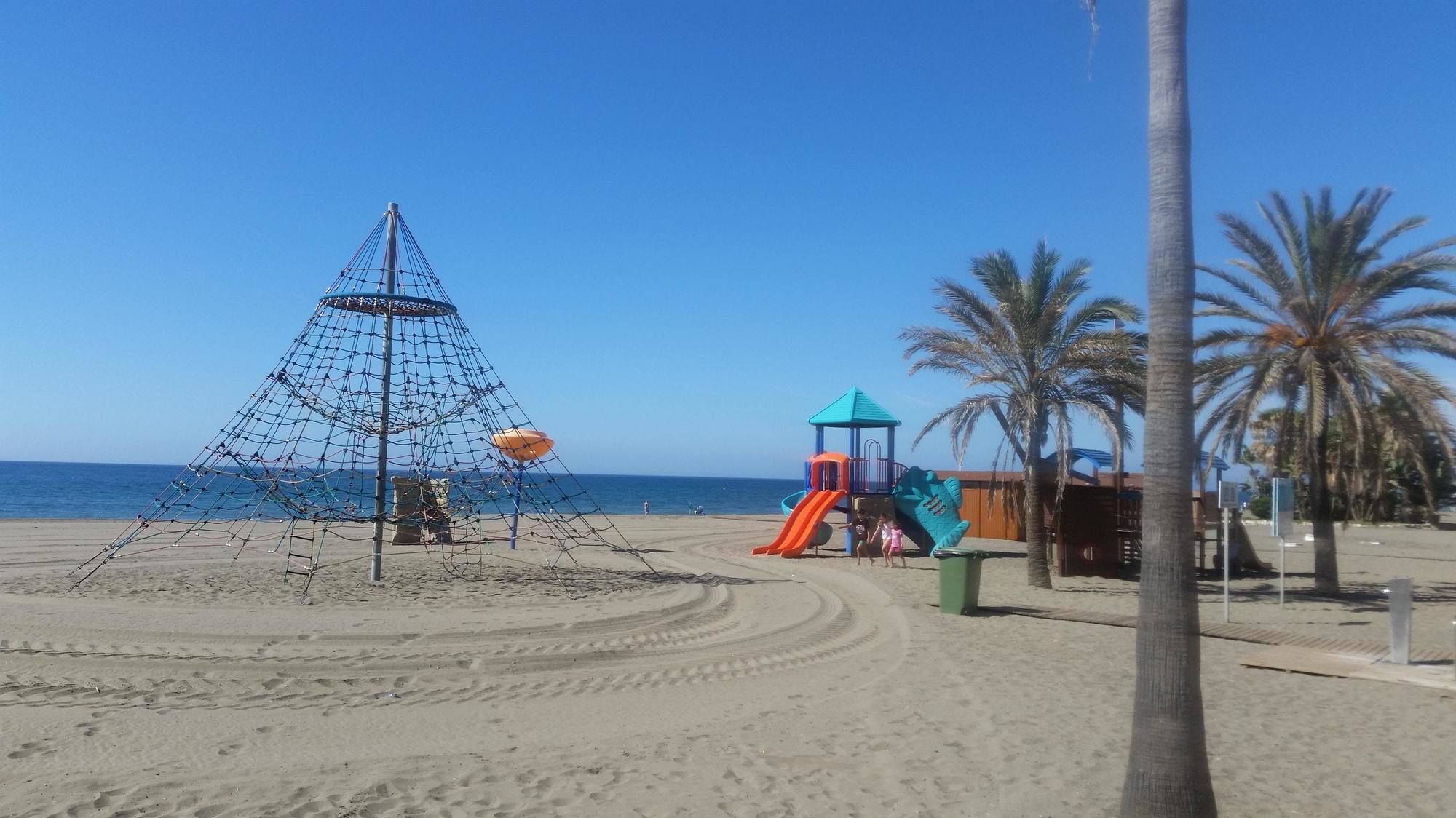 With 2 Bedrooms In Estepona, With Wonderful Sea View, Pool A Apartment *