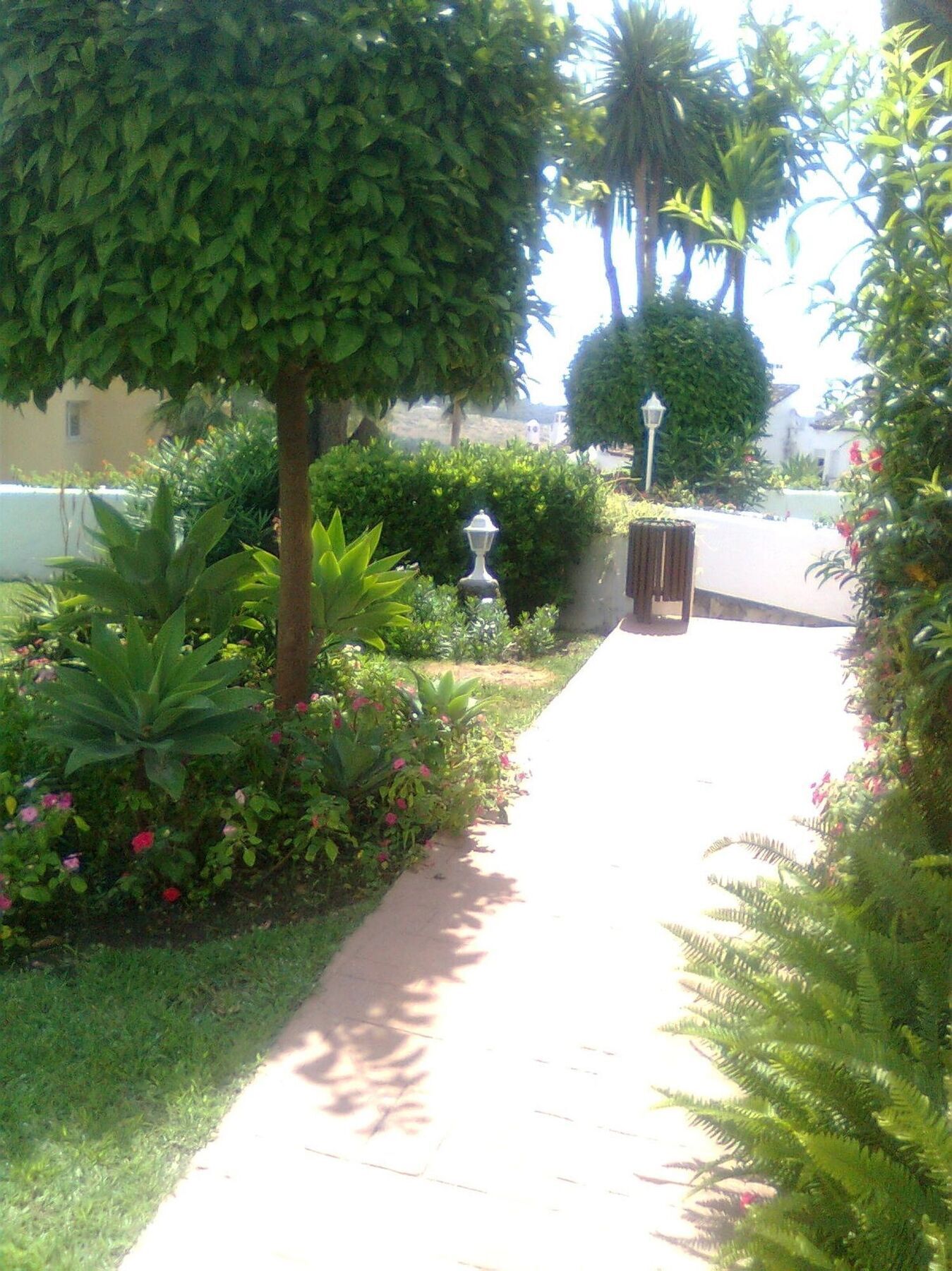 With 2 In Estepona, With Pool Access And Furnished Bal Apartment *