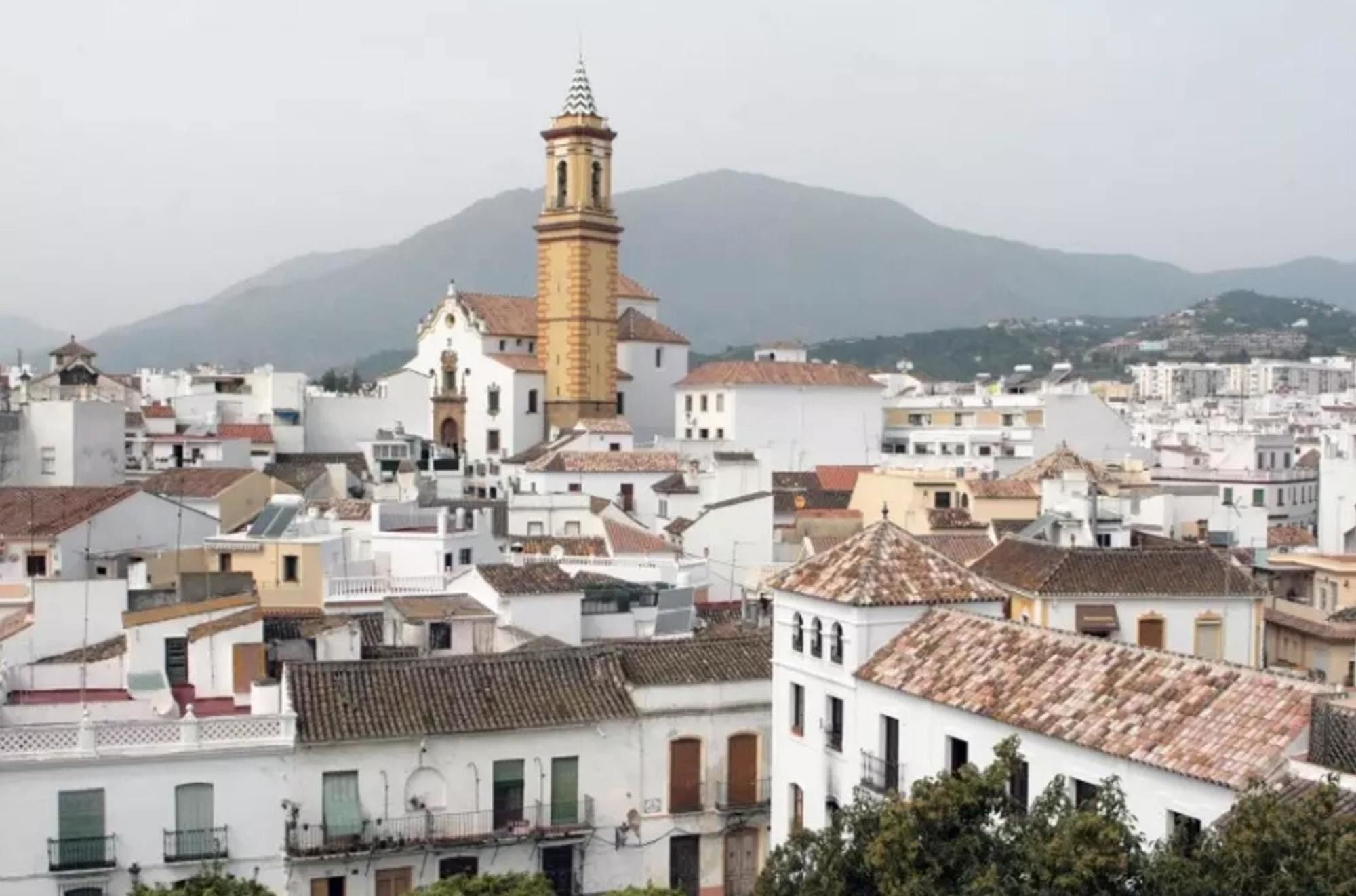 With 3 Bedrooms In Estepona, With Wonderful Mountain View An Estepona