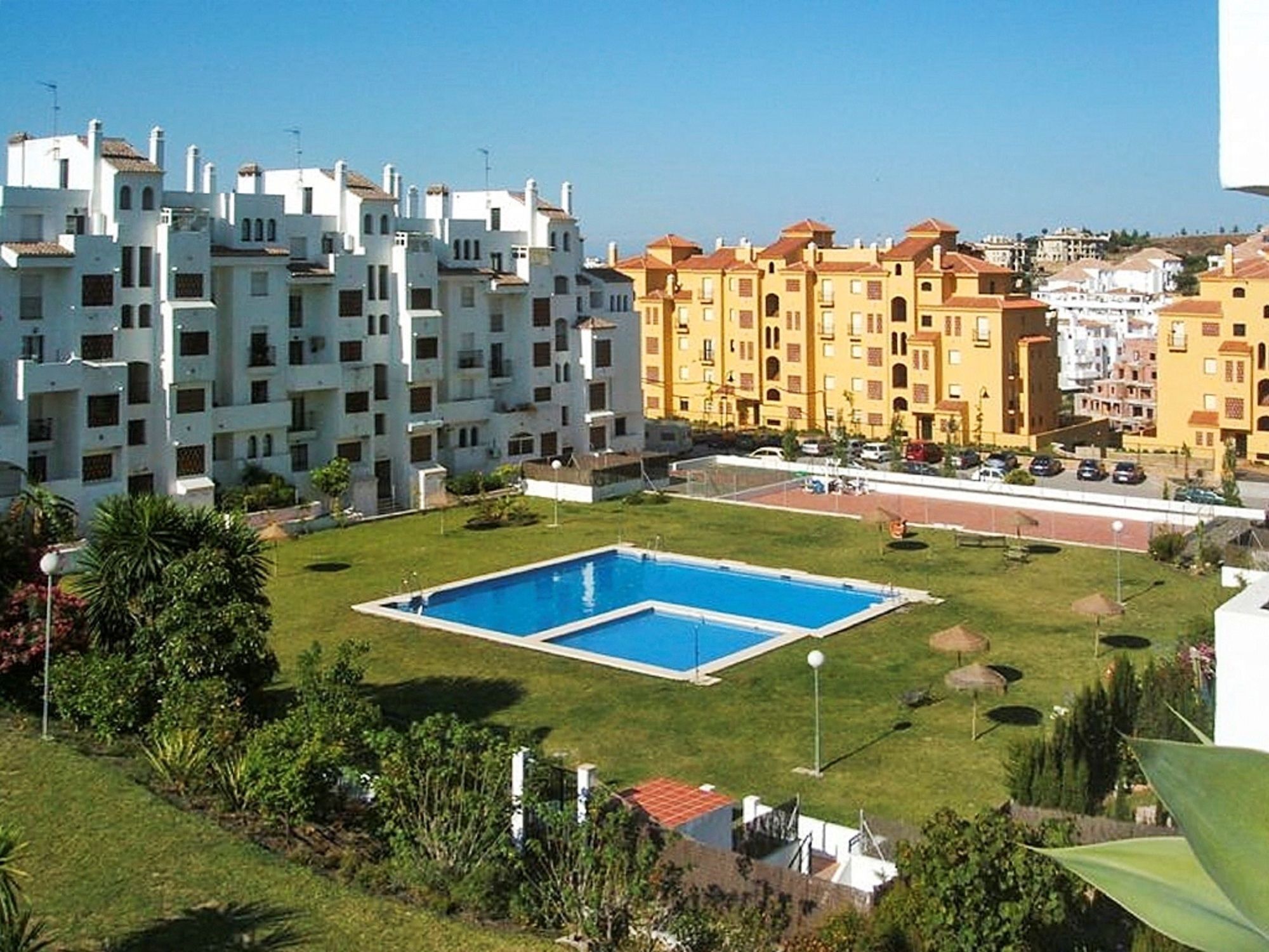 With 2 Bedrooms In Estepona, With Wonderful Sea View, Pool A Apartment