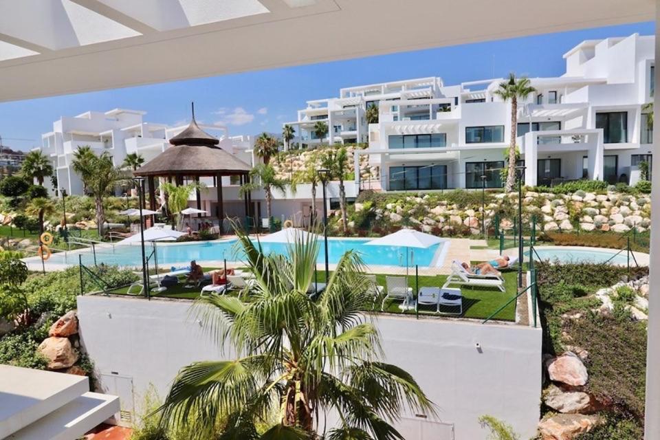 Siempre Mas Penthouse Atalaya Hills Golf Marbella 2 Large Bedrooms 4 Guests *