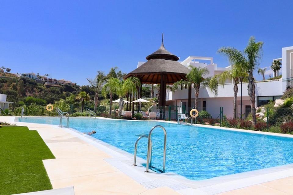Apartment Siempre Mas Penthouse Atalaya Hills Golf Marbella 2 Large Bedrooms 4 Guests *