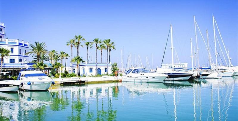 Luxury Chelsea For Golf & Relax In Location Estepona
