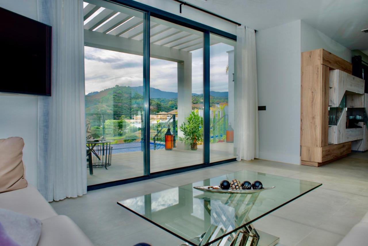 Luxury Chelsea For Golf & Relax In Location Estepona