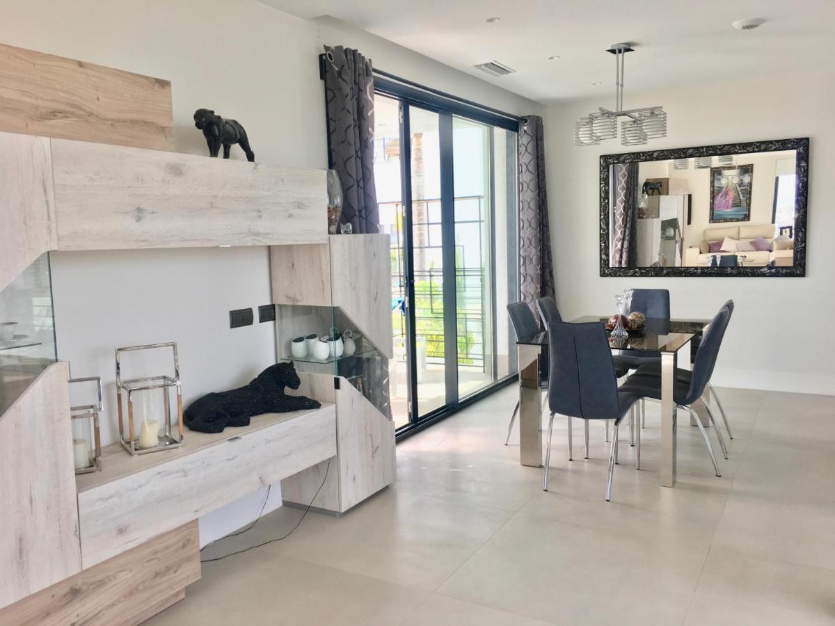 Luxury Chelsea For Golf & Relax In Location Estepona