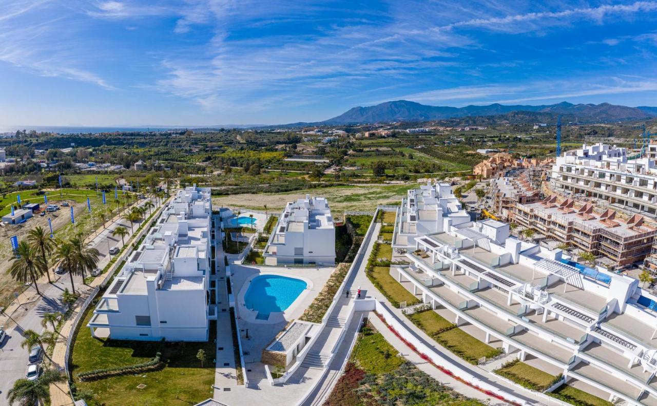 Vacation Marbella I Le Mirage Retreat, New Condo, Pool *