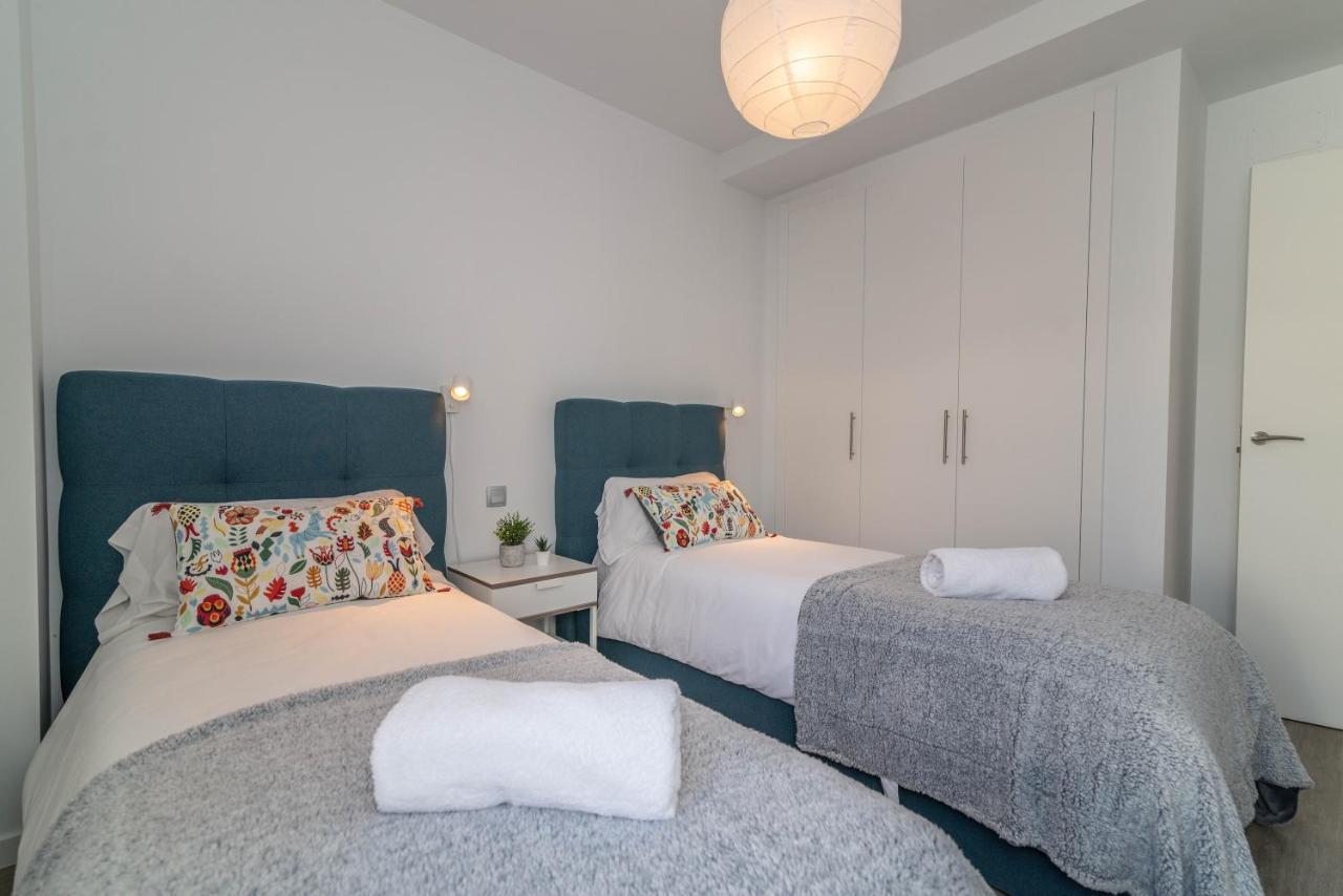 Vacation Marbella I Le Mirage Retreat, New Condo, Pool *