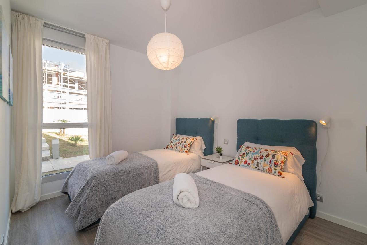 Apartment Vacation Marbella I Le Mirage Retreat, New Condo, Pool Estepona