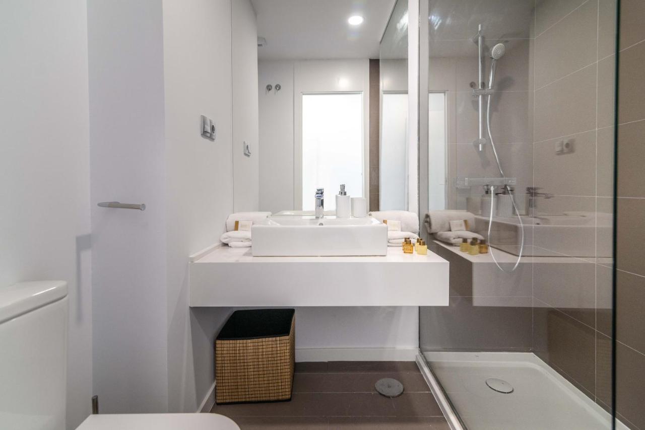 Apartment Vacation Marbella I Le Mirage Retreat, New Condo, Pool Estepona