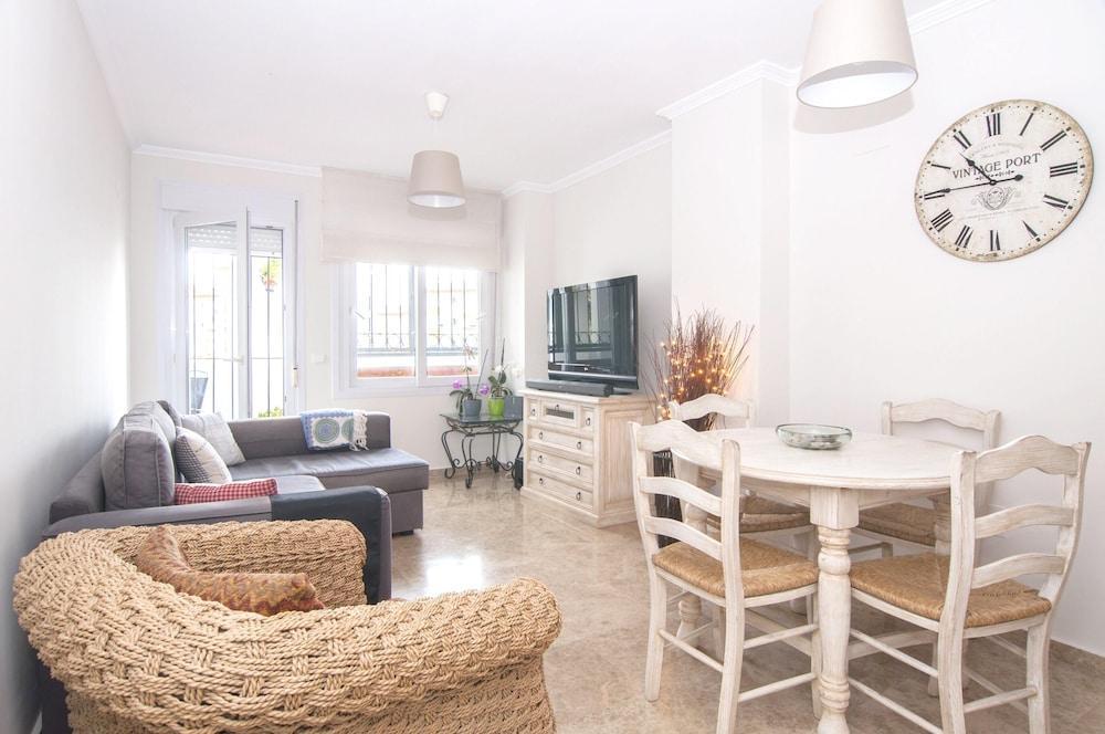 With 2 Bedrooms In Estepona, With Wonderful Sea View, Pool A *