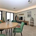 Estepona Centre Luxury Apartment Hada