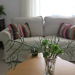 Gorgeous Sea Views And Great Location!