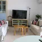 Gorgeous Sea Views And Great Location!
