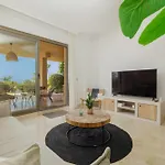 Modern And Luxurious Holiday Home With Sea Views In Benahavis