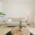 Modern And Luxurious Holiday Home With Sea Views In Benahavis