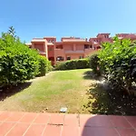 Apartamento De Dos Dormitorios Y Un Bano Con Piscinas Y Jardines Cercano A La Playa