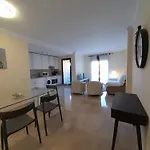 Apartamento De Dos Dormitorios Y Un Bano Con Piscinas Y Jardines Cercano A La Playa